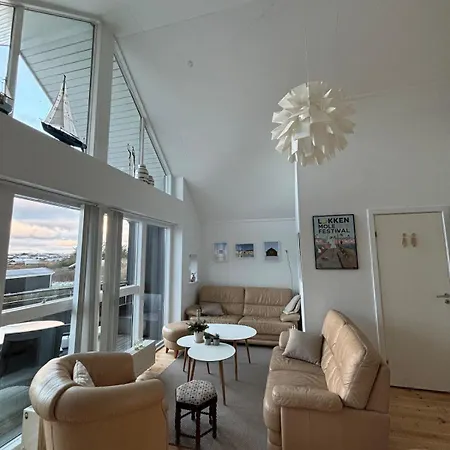 Strandhuset Holiday home Lokken