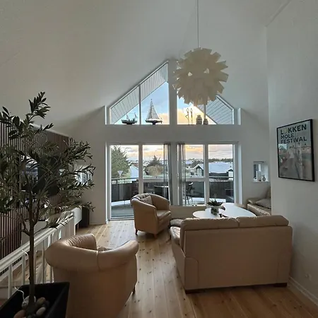 Strandhuset Holiday home Lokken